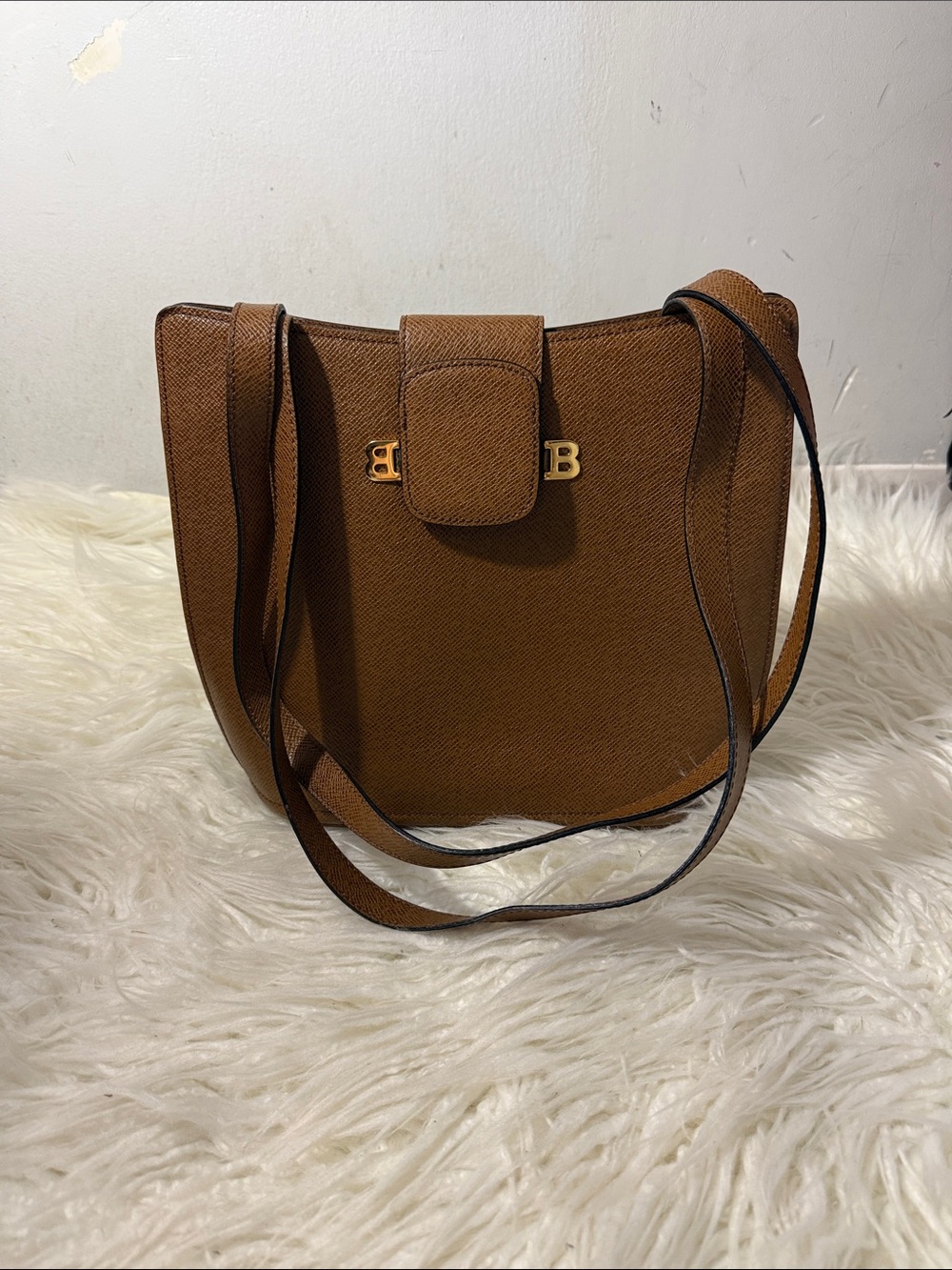 Vintage BALLY Brown Leather Shoulder Bag with Gold 'B' Accent medium